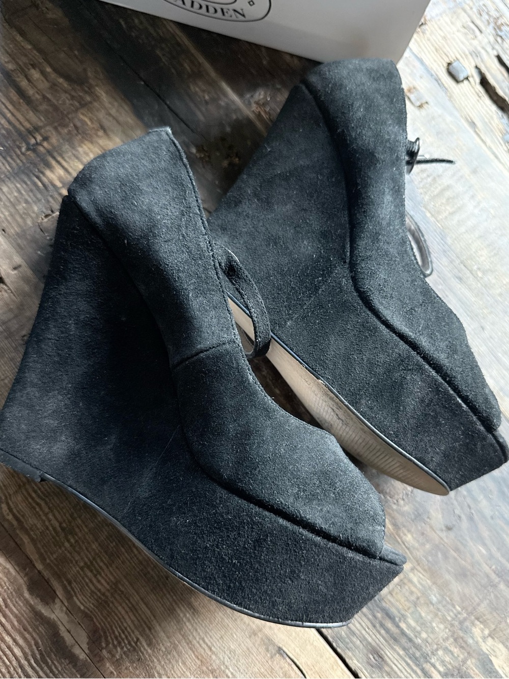 STEVE MADDEN black suede wedge platform
heeled shoes. Size 9